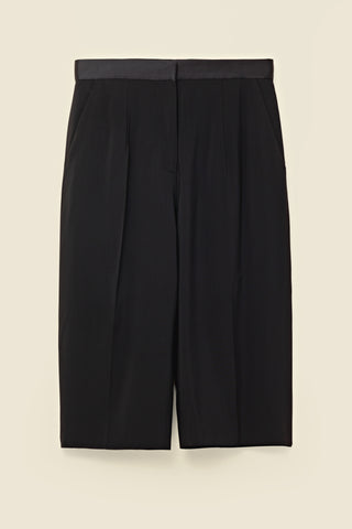 Tailored shorts in crepe