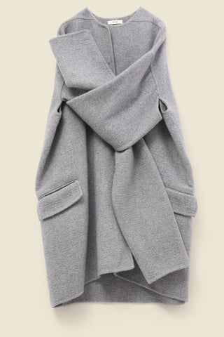 Knotted-sleeves coat in washed cashmere