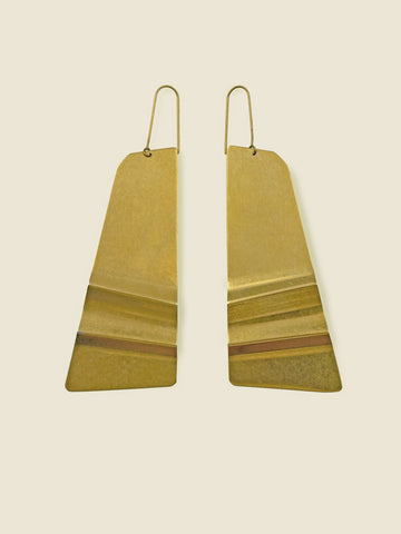 Folded earrings in gold brass