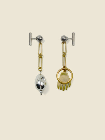 Charm earrings in bronze and brass