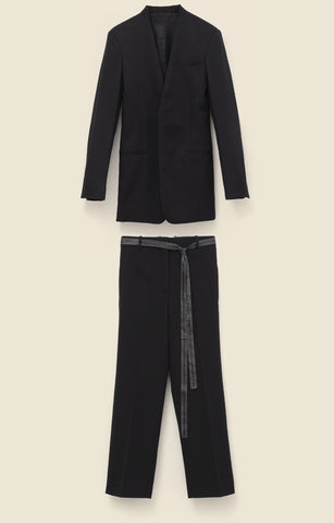 Suit in light wool gabardine